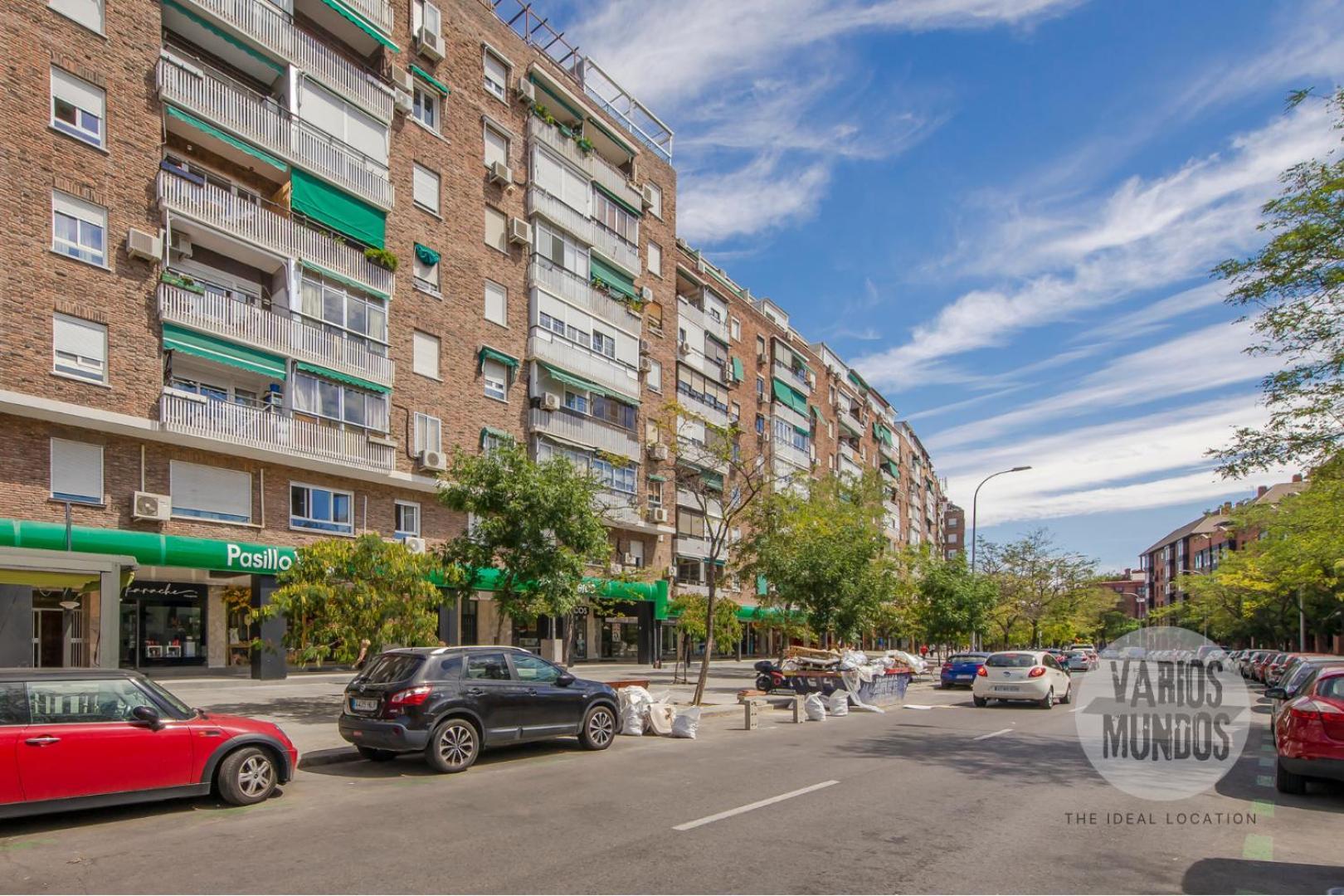 Madrid Con Parking Para 4, Vive La Latina, Madrid