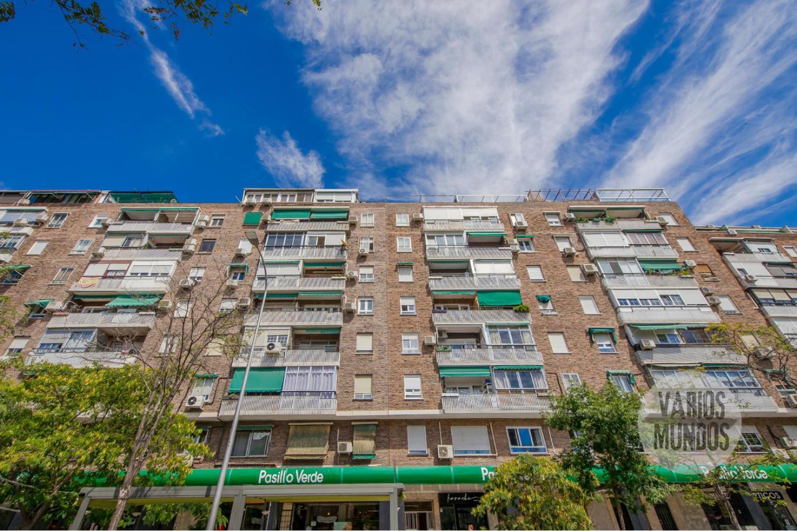 Madrid Con Parking Para 4, Vive La Latina — Fotos 1